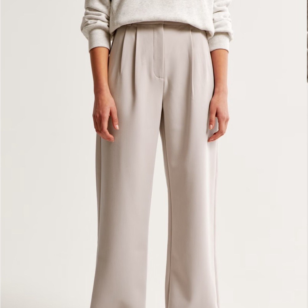 Abercrombie & Fitch Wide Leg Pants in Light Beige - Picture 2 of 6